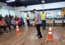 Detran realiza ação educativa em rede de postos de combustível como parte da campanha Maio Amarelo
