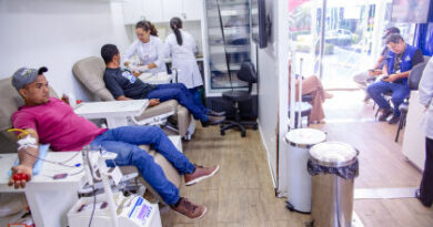 Sancionada lei proposta por Juca do Guaraná que garante inclusão de símbolo de doador de sangue em placas de atendimento prioritário