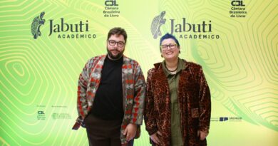 Professora de MT lança livro finalista de prêmio nacional de literatura acadêmica na próxima terça-feira (16)