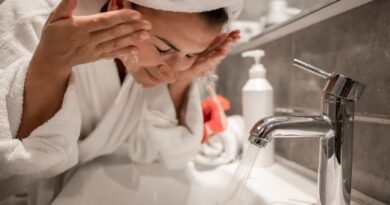 Pele macia e com viço: conheça os benefícios da água vanádica para o conforto e a aparência da pele