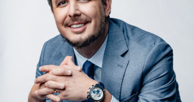 Tecnologia encurta caminho até o diploma e impulsiona movimento de volta aos estudos entre adultos