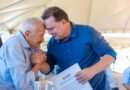 Max emociona ao homenagear ex-aluno de 96 anos na celebração de aniversário do IFMT São Vicente