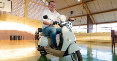 Max Russi destina emenda e viabiliza entrega de 25 bicicletas elétricas para agentes de saúde e de combate às endemias em Itanhangá