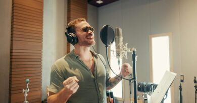 Lucas Orione lança álbum de estreia inspirado nas travessias da vida