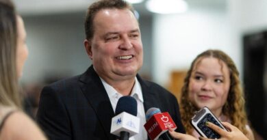 Max Russi destaca importância de obra que amplia debate sobre maternidade atípica