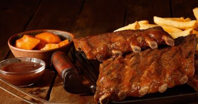 Outback celebra o Dia do Amigo com menu para dois a partir de R$ 59,95 por pessoa