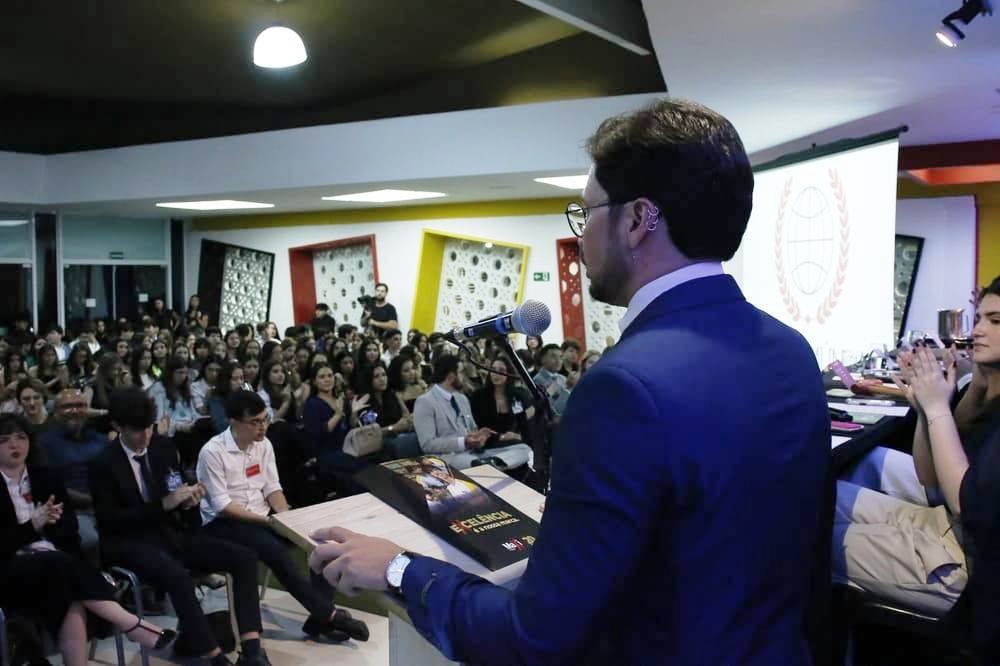Em sua 7ª edição, iniciativa do Colégio Maxi estimula alunos a debater questões nacionais e internacionais