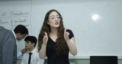 Estudantes de Cuiabá assumem papel de diplomatas, parlamentares e jornalistas em simulação da ONU